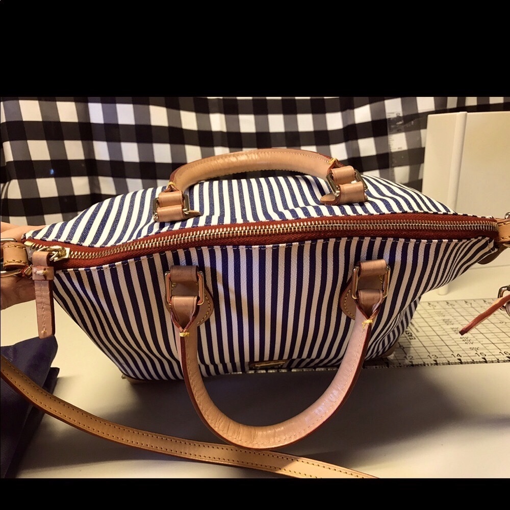 MWOT Dooney and Burke purse - Picture 2 of 15
